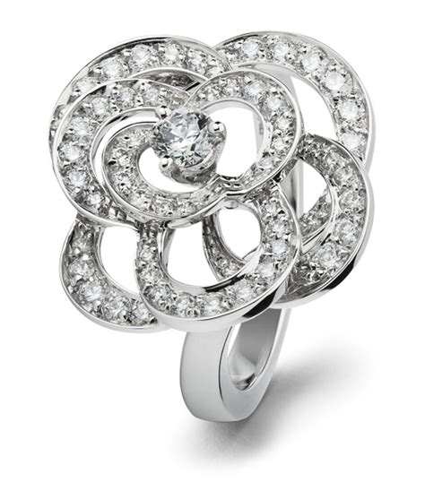 Fil de Camélia Ring White Gold & Diamond 